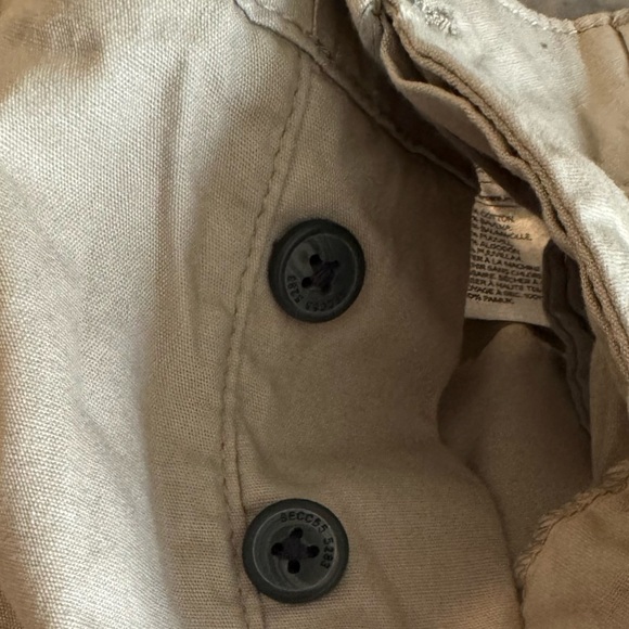 H&M MEN’S KHAKI CHINO SHORTS - Picture 4 of 9